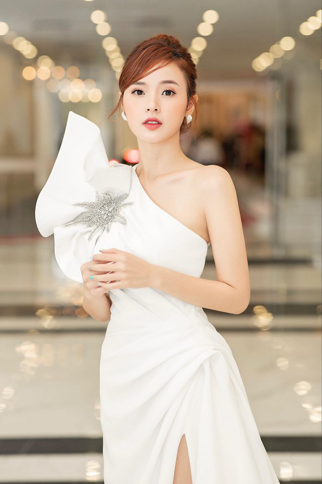 Hậu bán 21 lô đất, Midu tiếp tục khoe không gian công ty riêng: Bày trí tối giản theo mong muốn, nhìn là thấy giàu! - Ảnh 7. Hậu bán 21 lô đất, Midu tiếp tục khoe không gian công ty riêng: Bày trí tối giản theo mong muốn, nhìn là thấy giàu! - Ảnh 7.