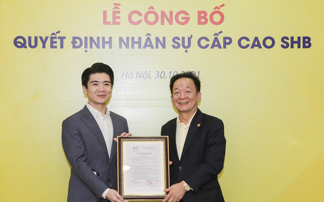 Con trai bầu Hiển vừa được bổ nhiệm làm Phó TGĐ Ngân hàng SHB: Thiếu gia nghìn tỷ đi xe máy, làm bồi bàn, ăn hàng quán bình dân - Ảnh 1. Con trai bầu Hiển vừa được bổ nhiệm làm Phó TGĐ Ngân hàng SHB: Thiếu gia nghìn tỷ đi xe máy, làm bồi bàn, ăn hàng quán bình dân - Ảnh 1.
