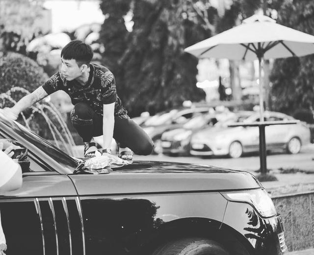 1 thập kỷ thay đổi cách sống ảo của Minh Nhựa: Từ thanh niên đến soái car, từ xuề xoà đến fashionista chính hiệu - Ảnh 11. 1 thập kỷ thay đổi cách sống ảo của Minh Nhựa: Từ thanh niên đến soái car, từ xuề xoà đến fashionista chính hiệu - Ảnh 11.