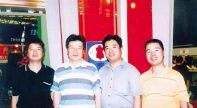 Vì sao người giàu ít khi giúp họ hàng nghèo? Chuyện CEO với gia sản nghìn tỷ bị gia đình đưa vào bệnh viện tâm thần sẽ trả lời câu hỏi này - Ảnh 2. Vì sao người giàu ít khi giúp họ hàng nghèo? Chuyện CEO với gia sản nghìn tỷ bị gia đình đưa vào bệnh viện tâm thần sẽ trả lời câu hỏi này - Ảnh 2.