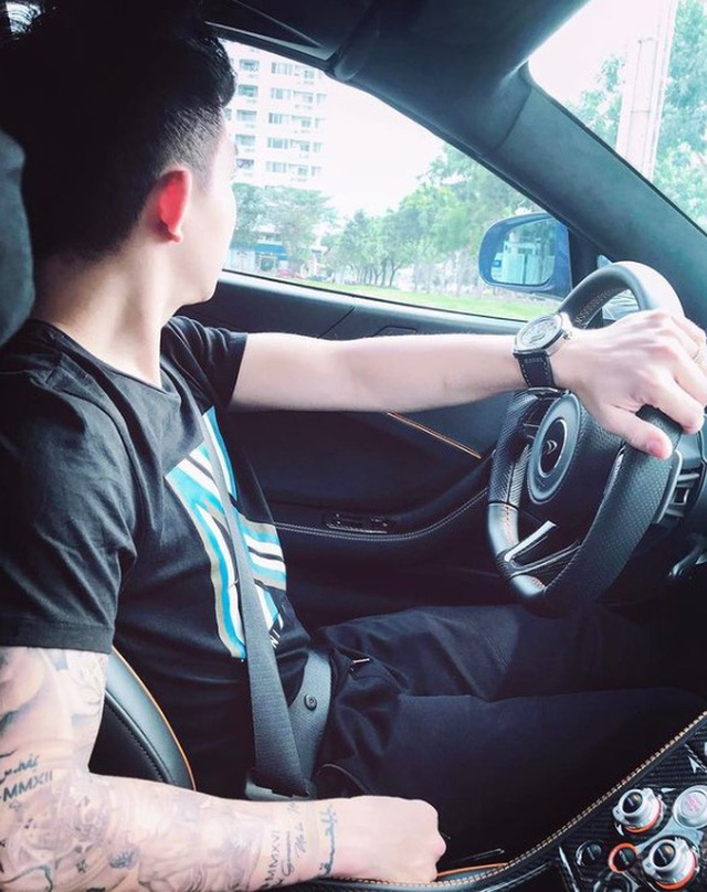 1 thập kỷ thay đổi cách sống ảo của Minh Nhựa: Từ thanh niên đến soái car, từ xuề xoà đến fashionista chính hiệu - Ảnh 5. 1 thập kỷ thay đổi cách sống ảo của Minh Nhựa: Từ thanh niên đến soái car, từ xuề xoà đến fashionista chính hiệu - Ảnh 5.