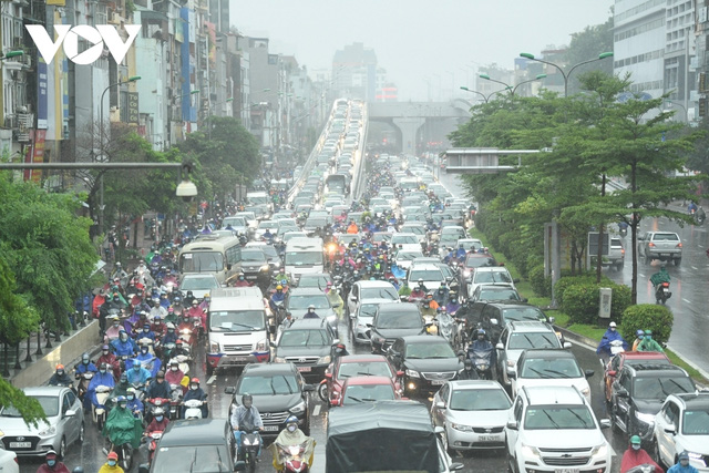 Không nên vì “Hà Nội đi trước về sau” mà để lại hậu quả lâu dài - Ảnh 1. Không nên vì “Hà Nội đi trước về sau” mà để lại hậu quả lâu dài - Ảnh 1.