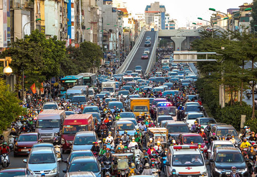 Băn khoăn thu phí ôtô vào nội đô Hà Nội - Ảnh 1. Băn khoăn thu phí ôtô vào nội đô Hà Nội - Ảnh 1.