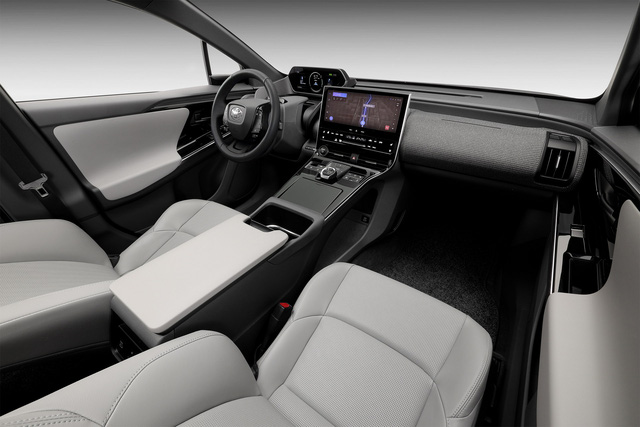 Ra mắt giữa năm 2022, SUV chạy điện đầu tiên của Toyota có gì? - Ảnh 6. Ra mắt giữa năm 2022, SUV chạy điện đầu tiên của Toyota có gì? - Ảnh 6.