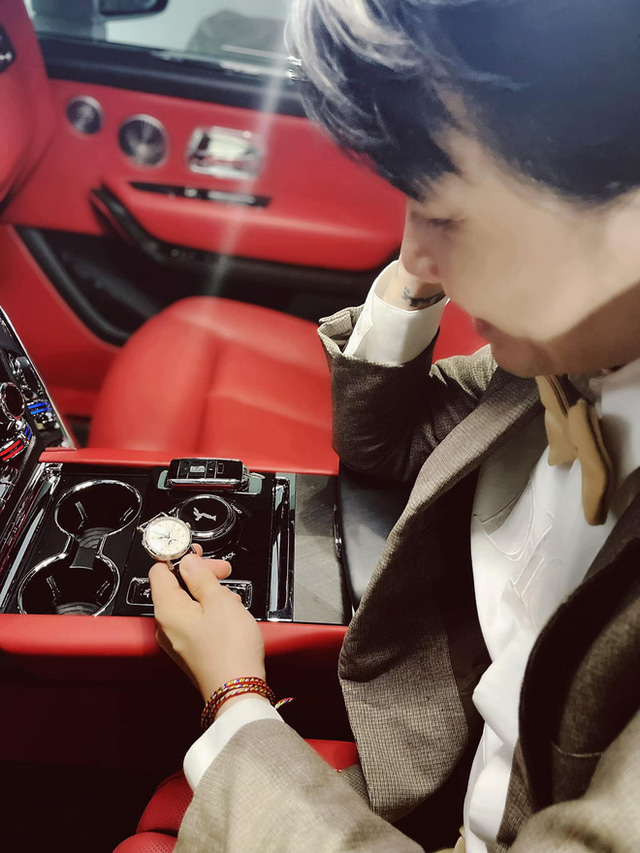 1 thập kỷ thay đổi cách sống ảo của Minh Nhựa: Từ thanh niên đến soái car, từ xuề xoà đến fashionista chính hiệu - Ảnh 42. 1 thập kỷ thay đổi cách sống ảo của Minh Nhựa: Từ thanh niên đến soái car, từ xuề xoà đến fashionista chính hiệu - Ảnh 42.