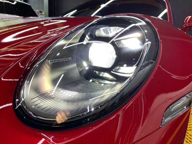 Soi Porsche 911 Carrera S Cabriolet độc nhất của đại gia Việt: Tiền đồ chơi ngang Mercedes E 300, vô-lăng ngang giá Honda SH - Ảnh 9. Soi Porsche 911 Carrera S Cabriolet độc nhất của đại gia Việt: Tiền đồ chơi ngang Mercedes E 300, vô-lăng ngang giá Honda SH - Ảnh 9.