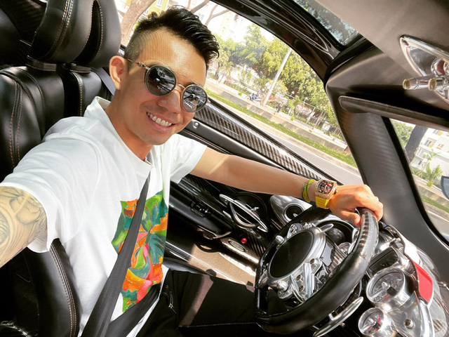 1 thập kỷ thay đổi cách sống ảo của Minh Nhựa: Từ thanh niên đến soái car, từ xuề xoà đến fashionista chính hiệu - Ảnh 20. 1 thập kỷ thay đổi cách sống ảo của Minh Nhựa: Từ thanh niên đến soái car, từ xuề xoà đến fashionista chính hiệu - Ảnh 20.