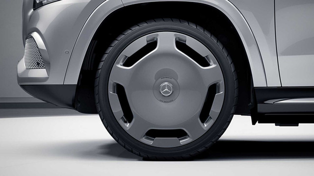 Đại gia Việt đầu tiên đặt mua Mercedes-Maybach GLS Edition 100: Giới hạn 100 xe toàn thế giới, về nước năm sau - Ảnh 3. Đại gia Việt đầu tiên đặt mua Mercedes-Maybach GLS Edition 100: Giới hạn 100 xe toàn thế giới, về nước năm sau - Ảnh 3.