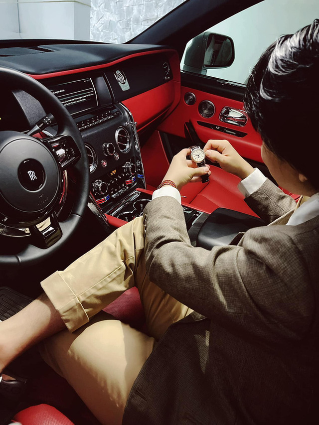 1 thập kỷ thay đổi cách sống ảo của Minh Nhựa: Từ thanh niên đến soái car, từ xuề xoà đến fashionista chính hiệu - Ảnh 41. 1 thập kỷ thay đổi cách sống ảo của Minh Nhựa: Từ thanh niên đến soái car, từ xuề xoà đến fashionista chính hiệu - Ảnh 41.
