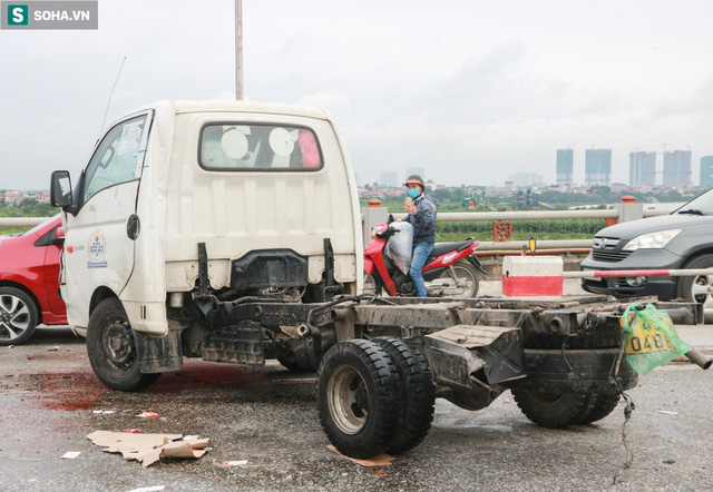 Hà Nội: 4 xe ô tô tông liên hoàn, cầu Thanh Trì ùn tắc 15km - Ảnh 1. Hà Nội: 4 xe ô tô tông liên hoàn, cầu Thanh Trì ùn tắc 15km - Ảnh 1.
